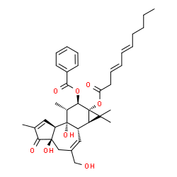 ChemSpider 2D Image | (1aR,1bS,4aR,7aS,7bS,8R,9R,9aS)-9a-[(3E,5E)-3,5-Decadienoyloxy]-4a,7b-dihydroxy-3-(hydroxymethyl)-1,1,6,8-tetramethyl-5-oxo-1a,1b,4,4a,5,7a,7b,8,9,9a-decahydro-1H-cyclopropa[3,4]benzo[1,2-e]azulen-9-y
l benzoate | C37H46O8