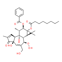 ChemSpider 2D Image | (1aR,1bR,2R,4aR,7aS,7bR,8R,9R,9aS)-2-Hydroperoxy-4a,7b-dihydroxy-3-(hydroxymethyl)-1,1,6,8-tetramethyl-9a-(octanoyloxy)-5-oxo-1a,1b,2,4a,5,7a,7b,8,9,9a-decahydro-1H-cyclopropa[3,4]benzo[1,2-e]azulen-9
-yl benzoate | C35H46O10