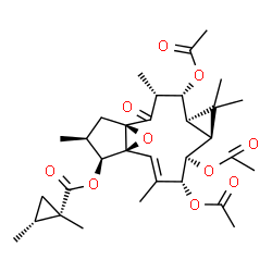 ChemSpider 2D Image | (1R,3R,4R,5R,7S,8R,9R,10E,12S,13S,14S)-4,8,9-Triacetoxy-3,6,6,10,14-pentamethyl-2-oxo-16-oxatetracyclo[10.3.1.0~1,12~.0~5,7~]hexadec-10-en-13-yl (1S,2R)-1,2-dimethylcyclopropanecarboxylate | C32H44O10