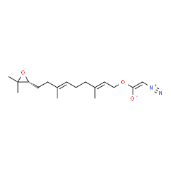 ChemSpider 2D Image | (E)-2-Diazonio-1-({(2E,6E)-9-[(2R)-3,3-dimethyl-2-oxiranyl]-3,7-dimethyl-2,6-nonadien-1-yl}oxy)ethenolate | C17H26N2O3